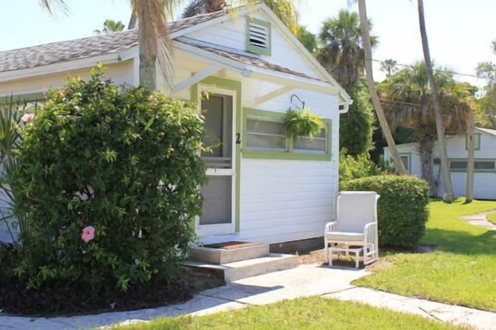 Indian River Lagoon Waterfront Cottages
