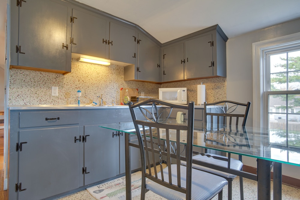 1 Mi to Windmill Beach: South Yarmouth Apt!