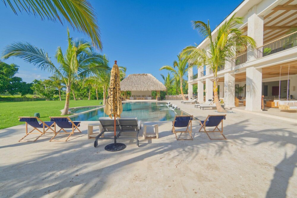Luxury Villa With Heated Pool Jacuzzi Full Staff