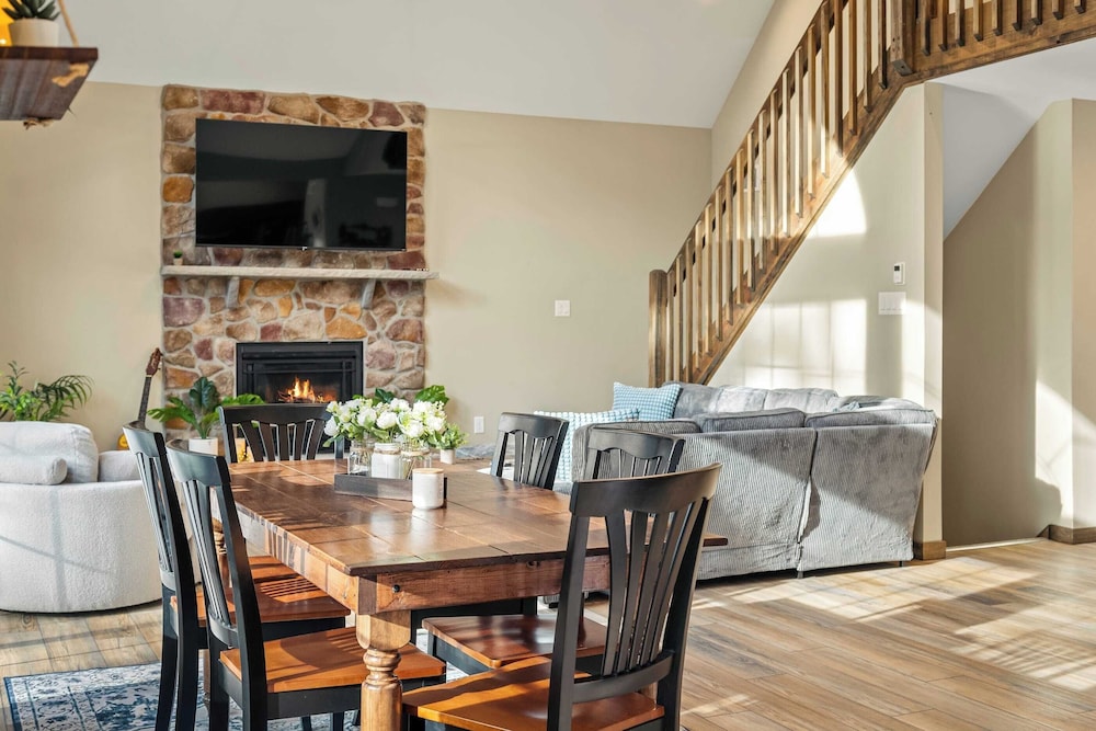 Lakeview Sunset Heaven Waterfront Escape + Private Dock Firepit + Game Room New Construction
