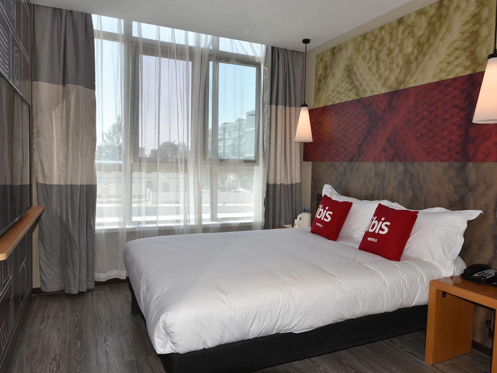 Ibis Lanzhou West Railway Station Hotel view 3