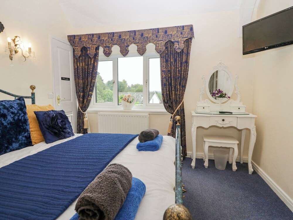 Storrs Lodge