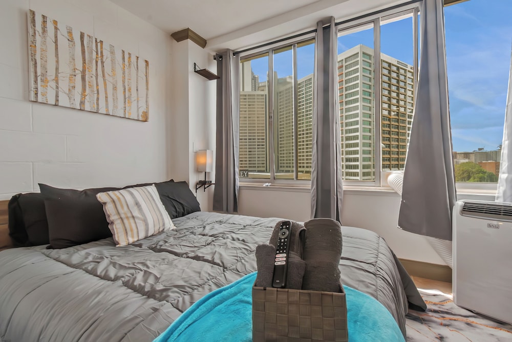 Modern 3BR Condo - Heart of ATL