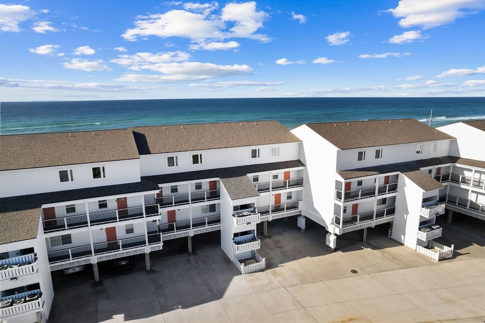 Blue Marlin by Avantstay Beachfront w Views Pool Access Beach Chairs