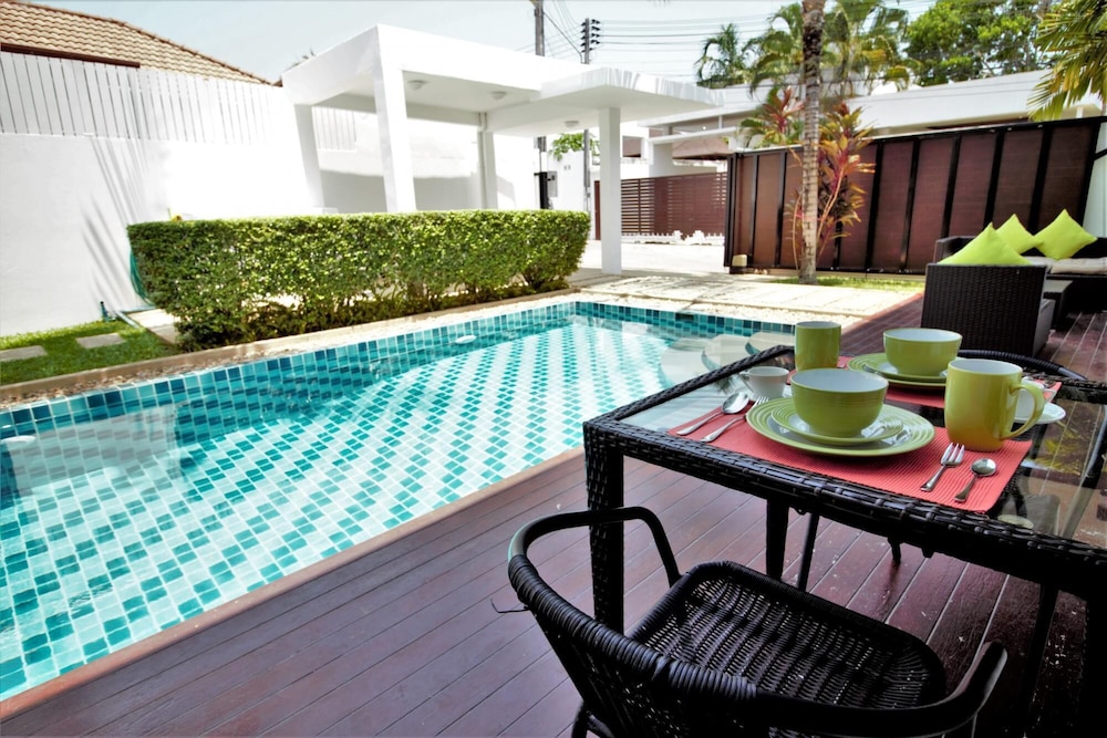 AR Private Pool Villa High Speed Wi-fi Cable TV view 3