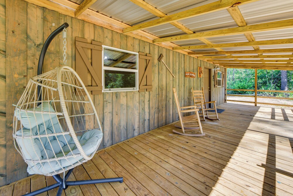 Lake Eufaula Access: Cozy Wood Cabin w/ Yard!