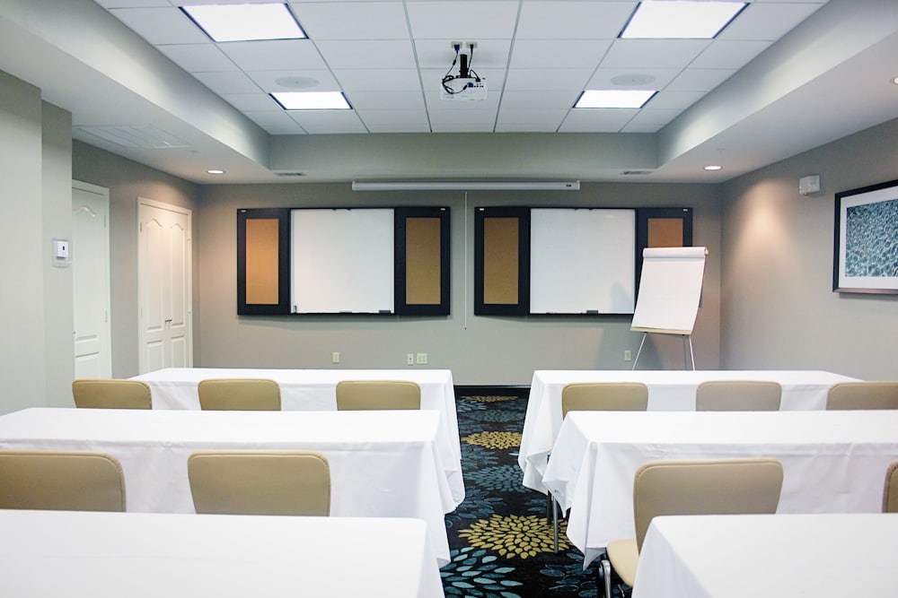 Staybridge Suites Houston IAH - Beltway 8, an IHG Hotel - Property Image 15