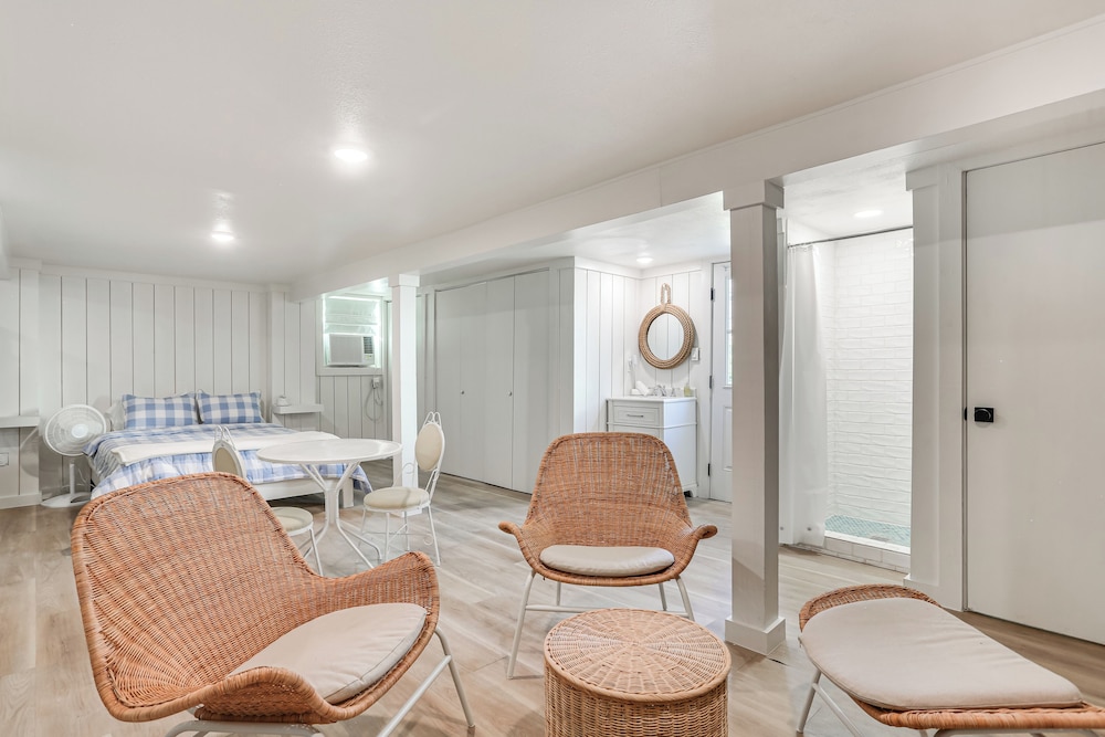 Walk to Lake Texoma: Kingston Retreat w/ Deck!