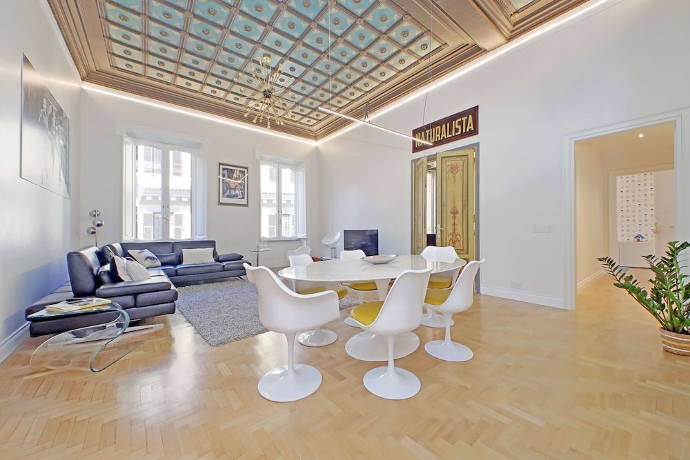 Rare Large and Elegant Rome Apartment in Prati Neighborhood Perfect for Families or Friends