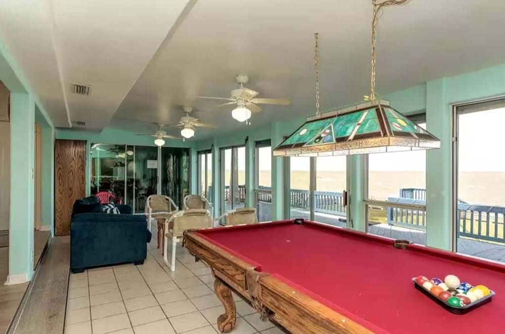 Bayside Paradise 4BR Home w Patio Games Room