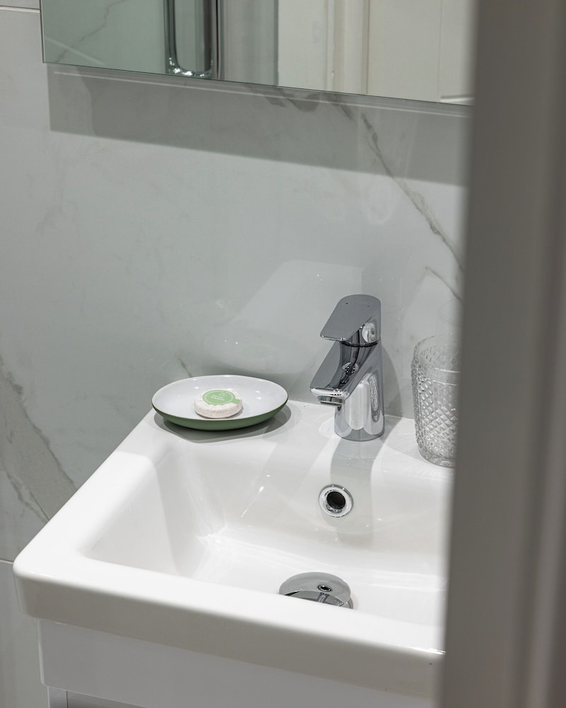 Picktheplace Kensington Lux Apartments III