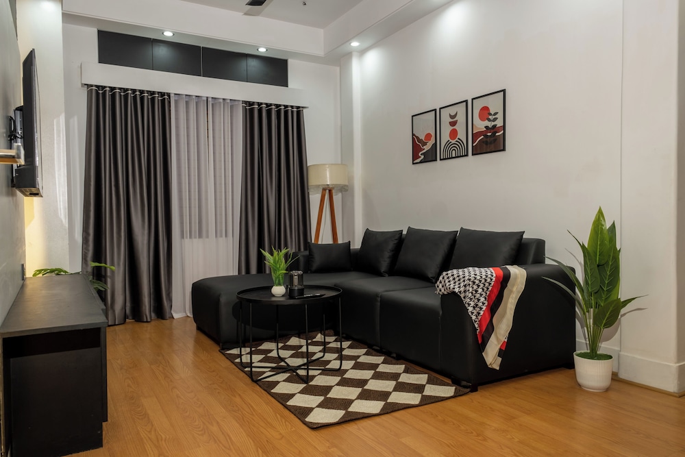 Minimalist Apt at DAC Intl Airport Msg to Avail Special Offer for Flight Catcher