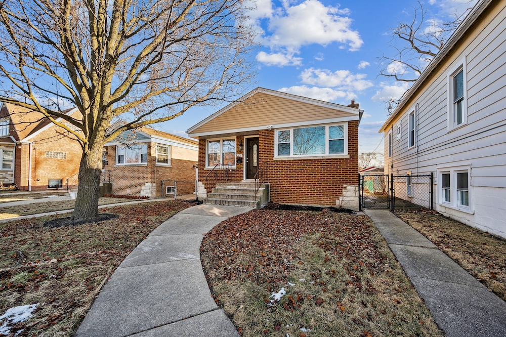 Charming Belmont Heights Oasis 4 Bedroom Home