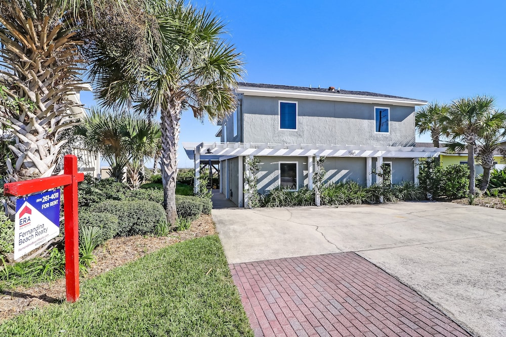 South Fletcher Spacious Family Friendly Home by RedAwning