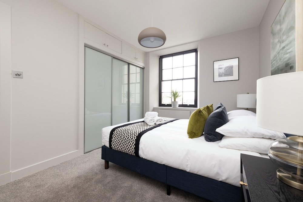 Stylish 2-bed flat in New Town