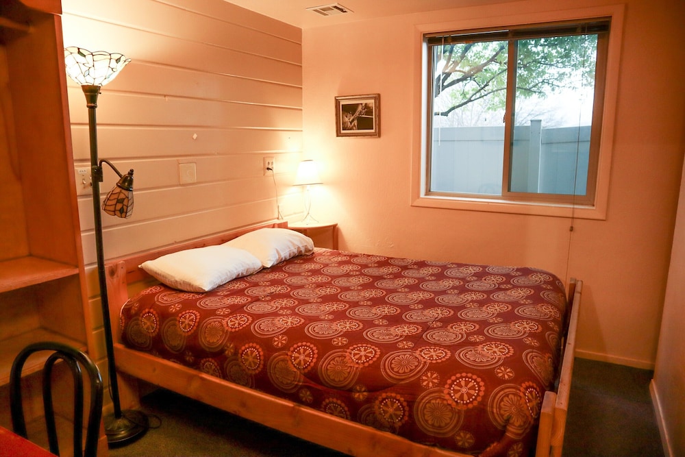 Ashland Vacations - Ashland Commons Hostel - Property Image 36