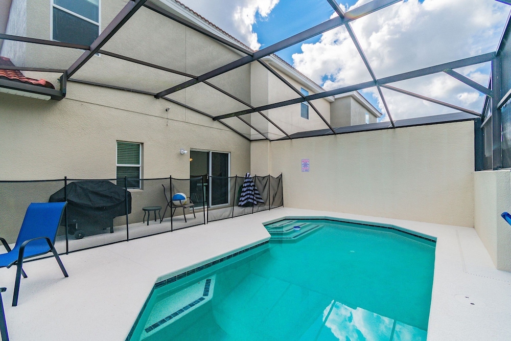4BR Townhome w/ Pool in Bella Vida Resort