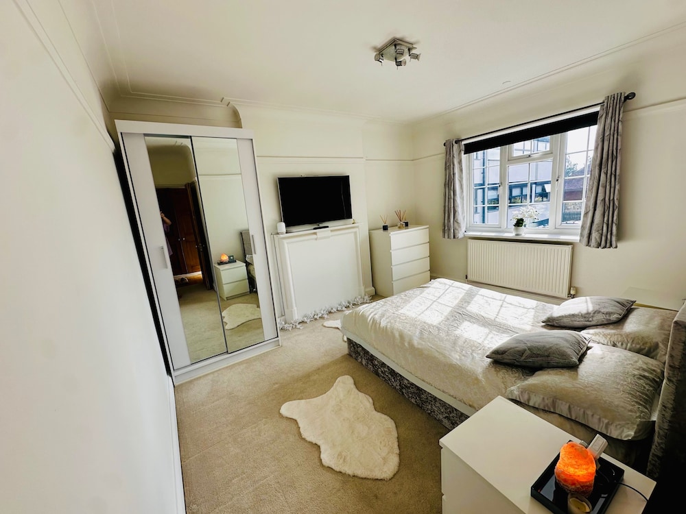 Gerrardscross - Stay4 - Parking - Petsok - Wembley