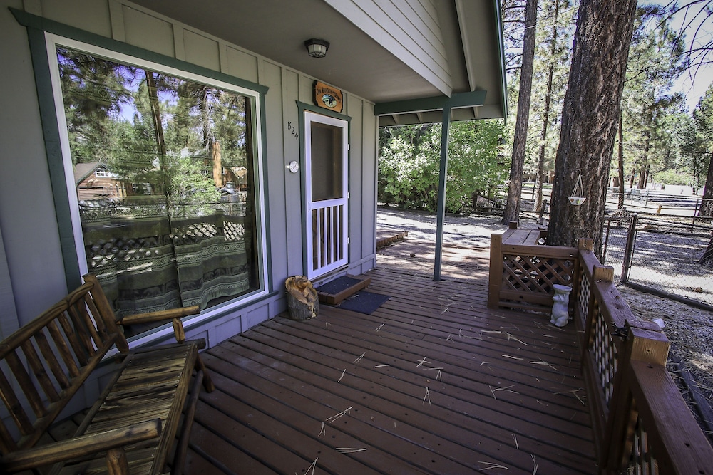 Our Mountain Hideaway 2 Bedroom Home by RedAwning