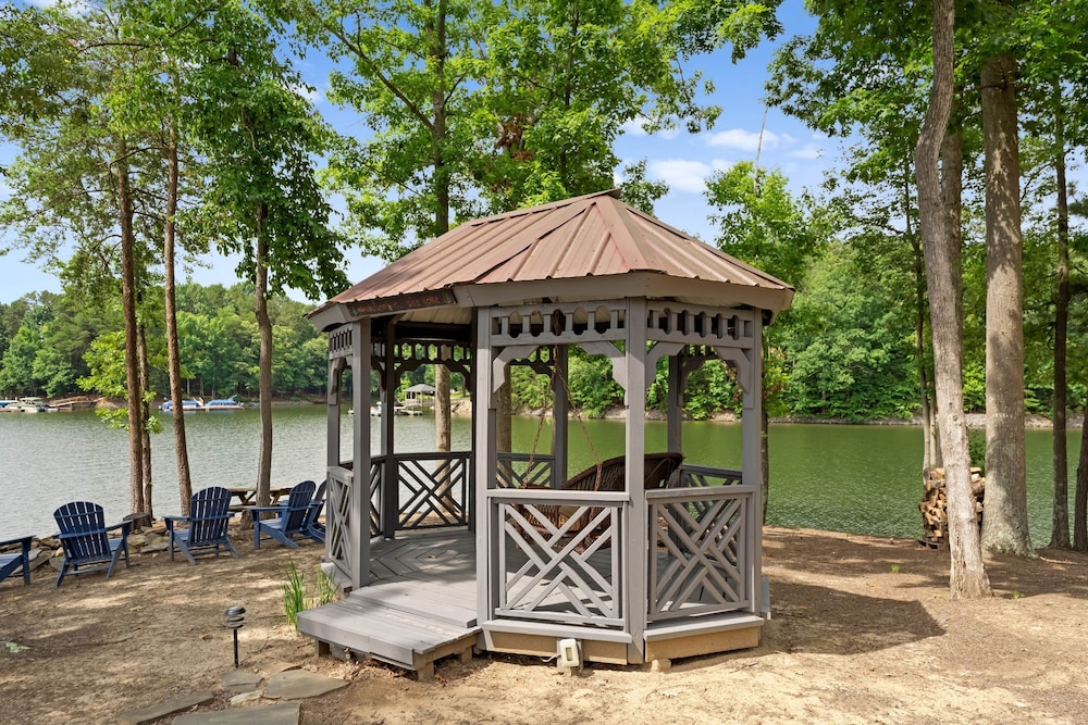 Paradise Pointe by Avantstay Lakefront Views Playset