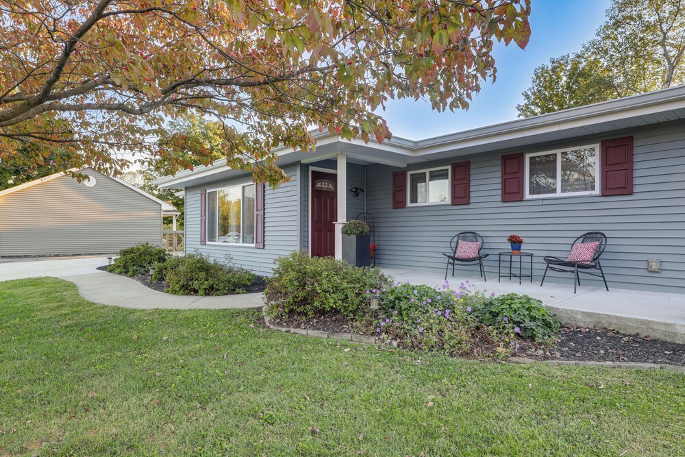 1/2 Mi to Creation Museum: Home w/ Large Yard!
