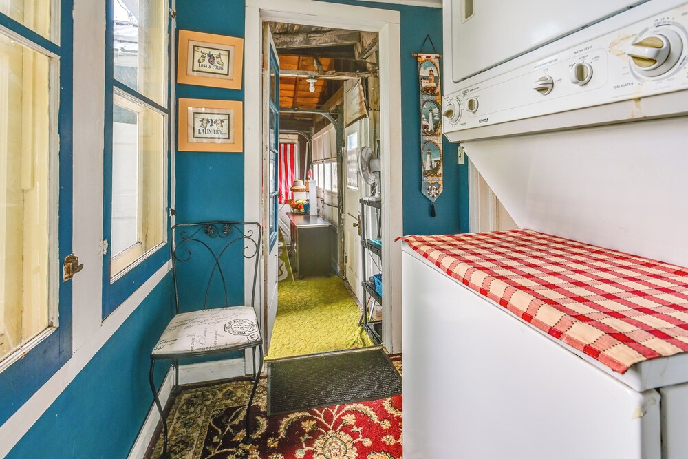 Boat & Unwind! Charming Atwood Lake Farmhouse