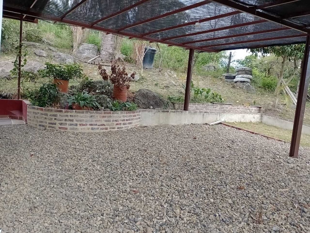 CASA DE CAMPO PRIVADA CON PISCINA