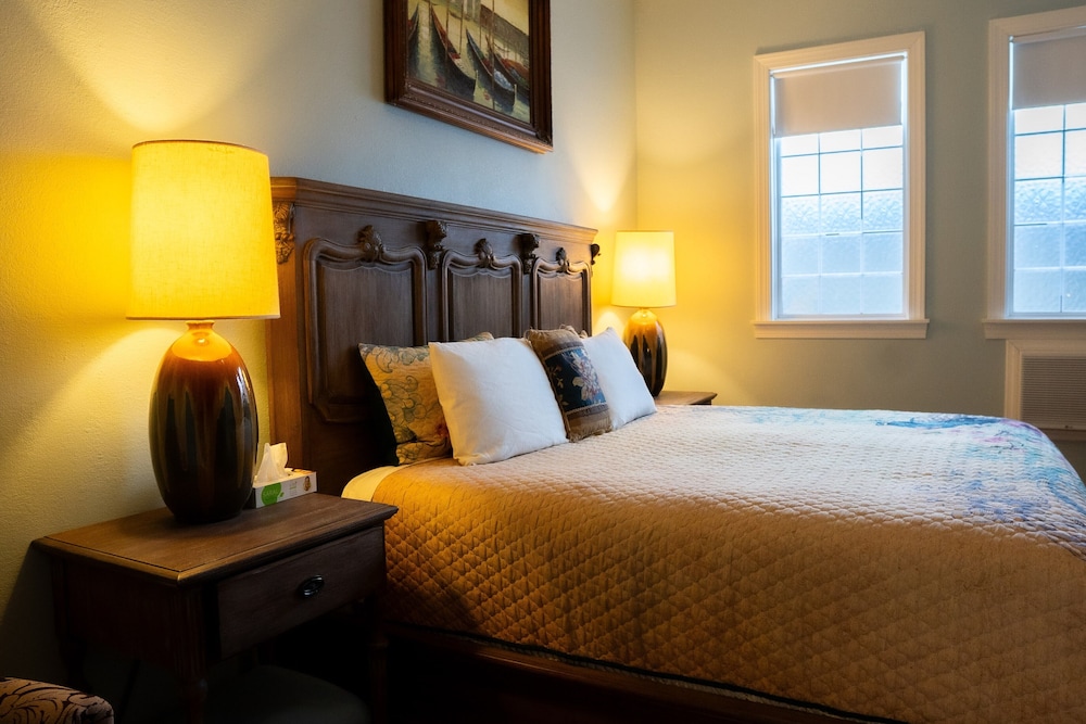 Oak Tree Hotel