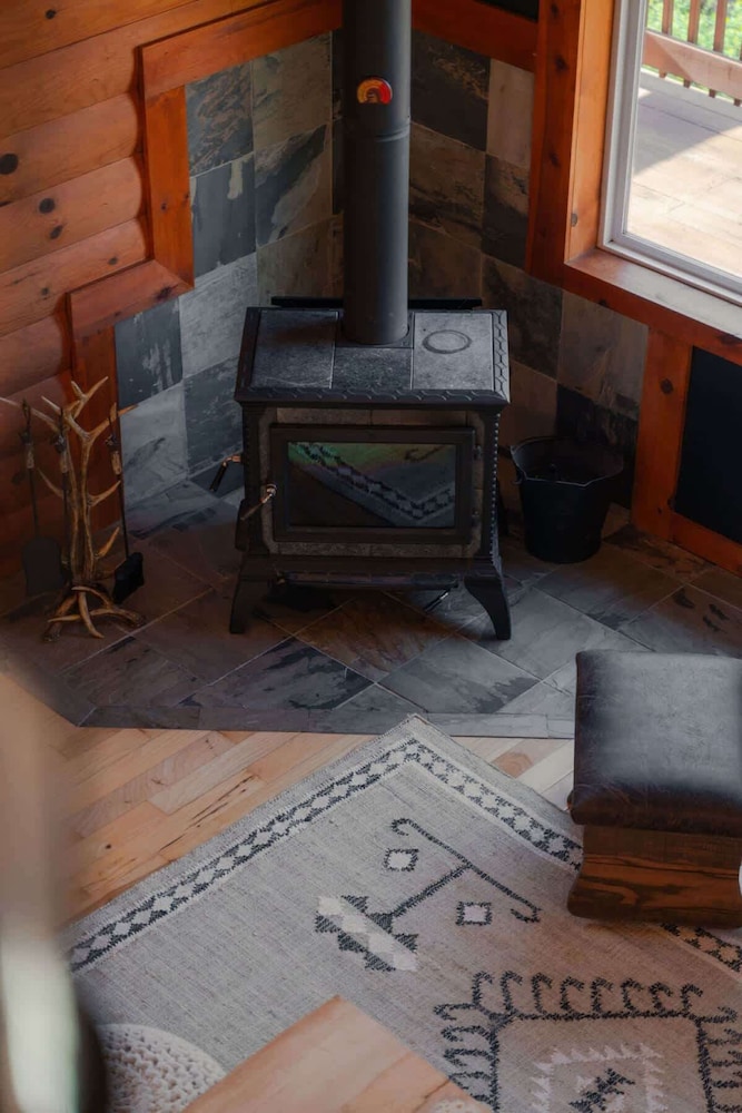 Cozy Cabin With Hot Tub - Near all in Hocking Hills