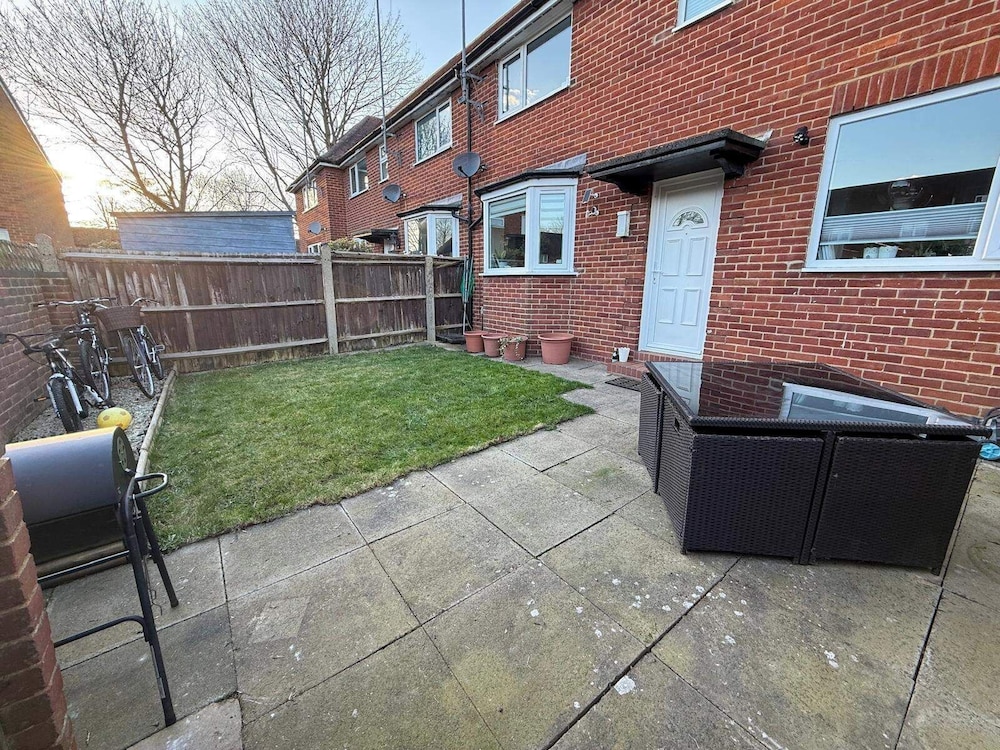 Charming Reading Garden House Pet Friendly
