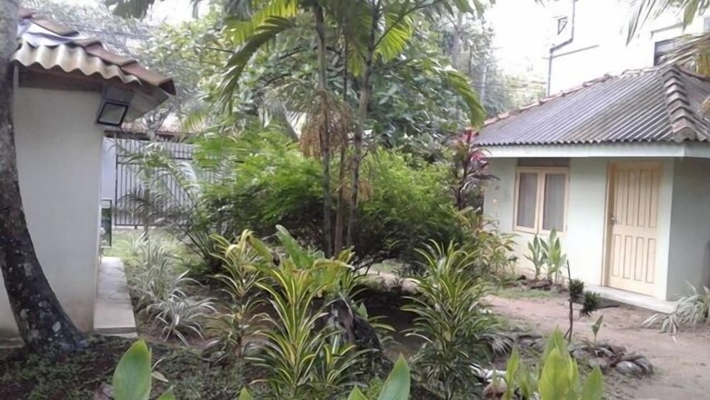 Club Mirissa
