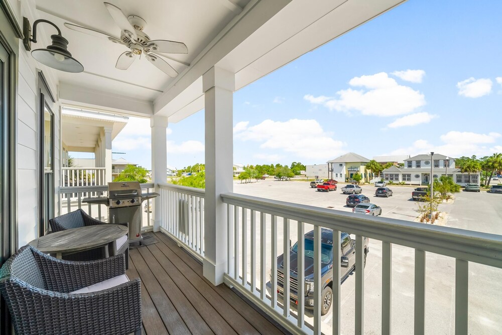 Pet Friendly Beach House - Marina View