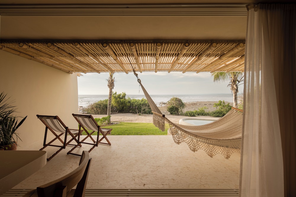 Beachfront Condo Los Panchos 101
