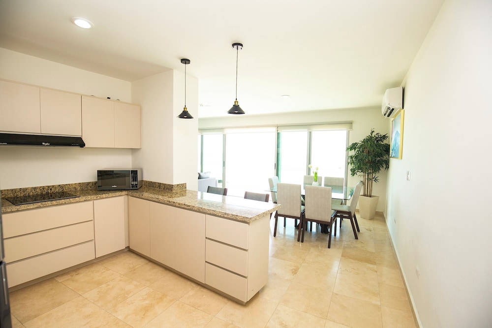 Elegant Condo at Playa Brujas
