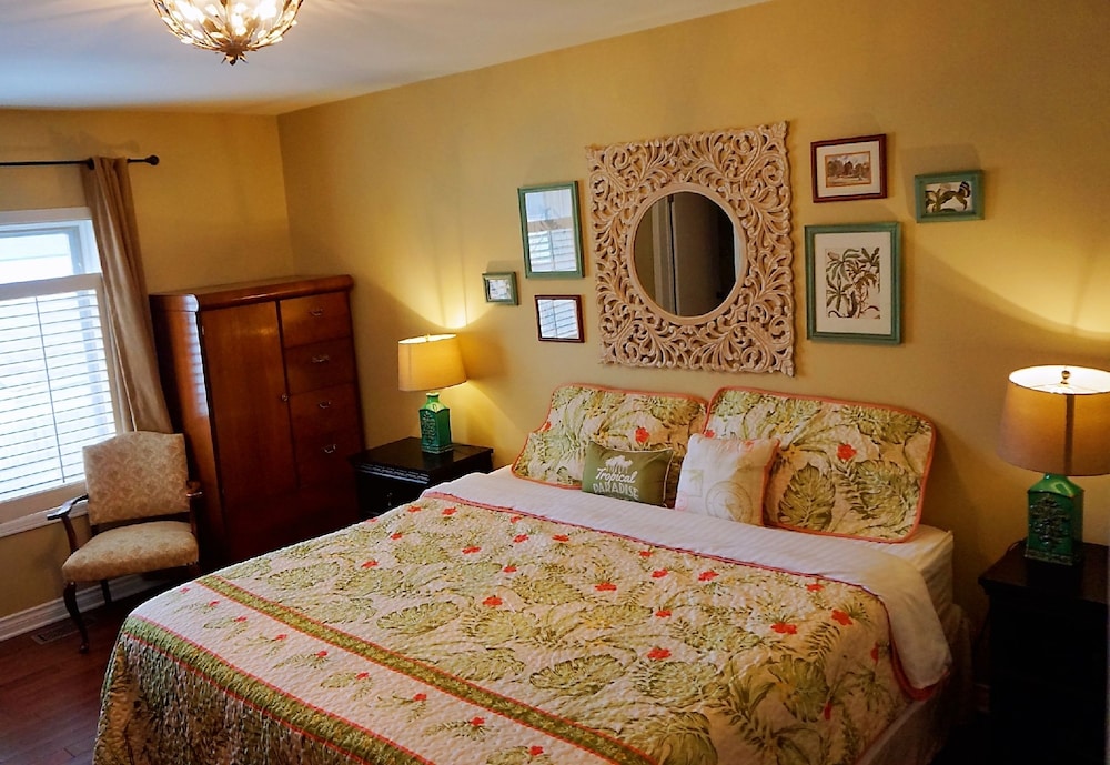 Butterfly Manor Bed & Breakfast - Image 4