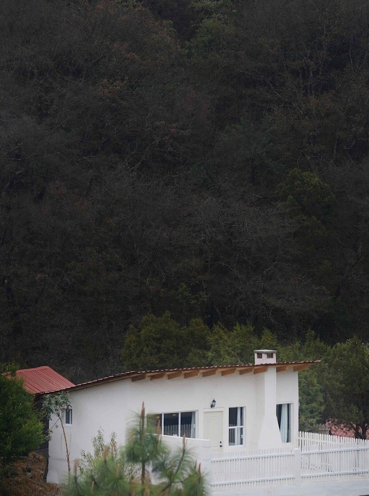 Hotel Cabaña El Encino III en Real del Monte - Image 1