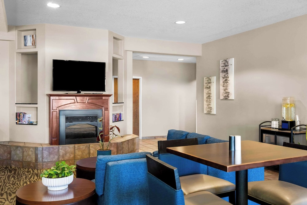 Riverton Vacations - Comfort Inn And Suites - Property Image 3