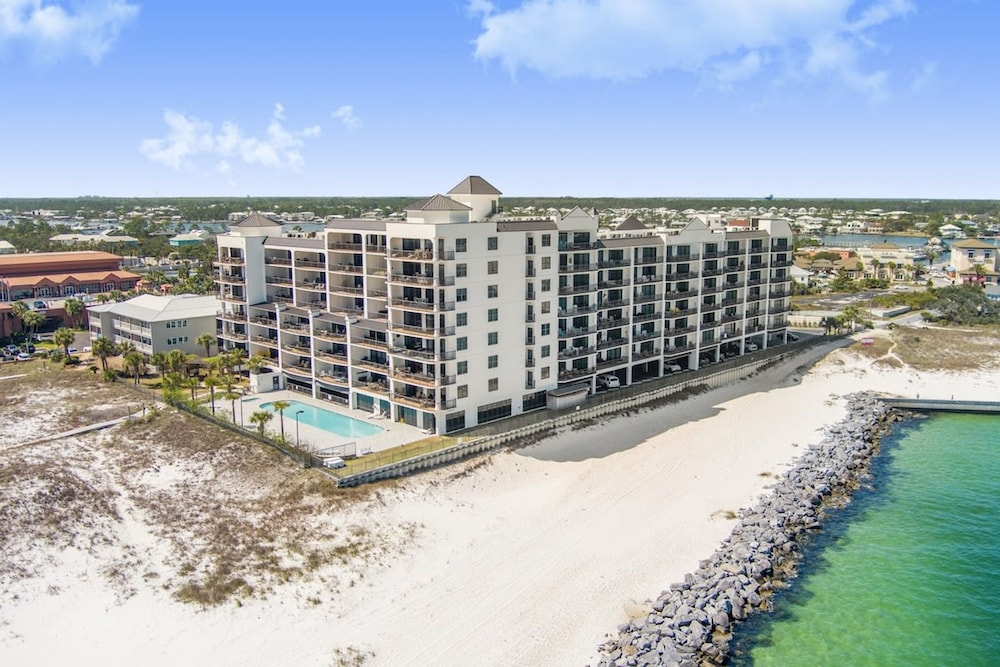 Grand Pointe 313 3 Bedrooms Gulf-front Stunning Views