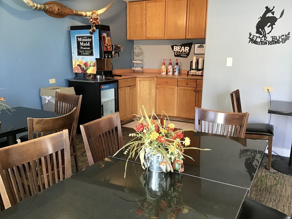 Pendleton Vacations - Travelodge by Wyndham Pendleton OR - Property Image 7