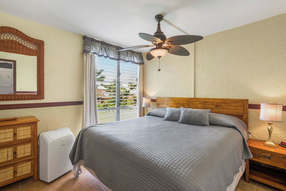 Top Floor With Ocean Views - Convenient Location - Vrkcv