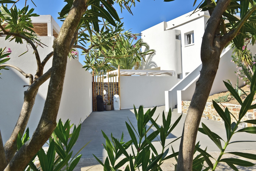 Natura Luxury Villas