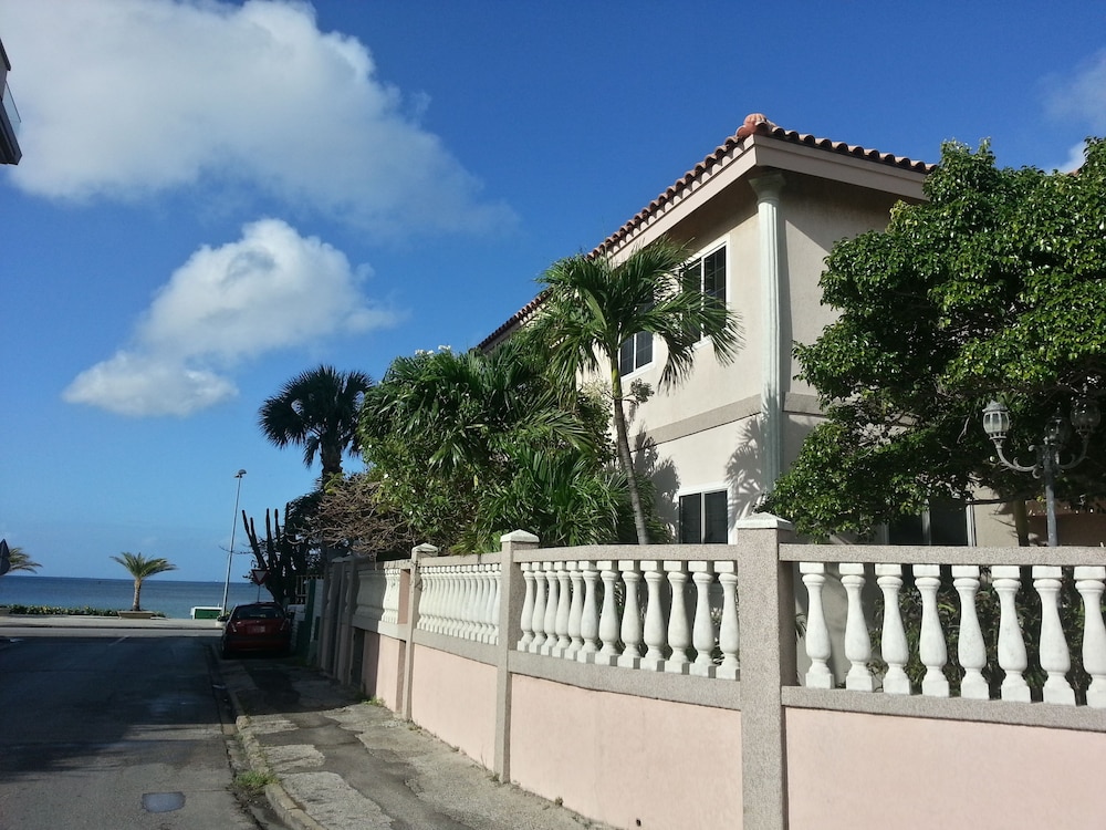 Le Chateau Ocean Villas