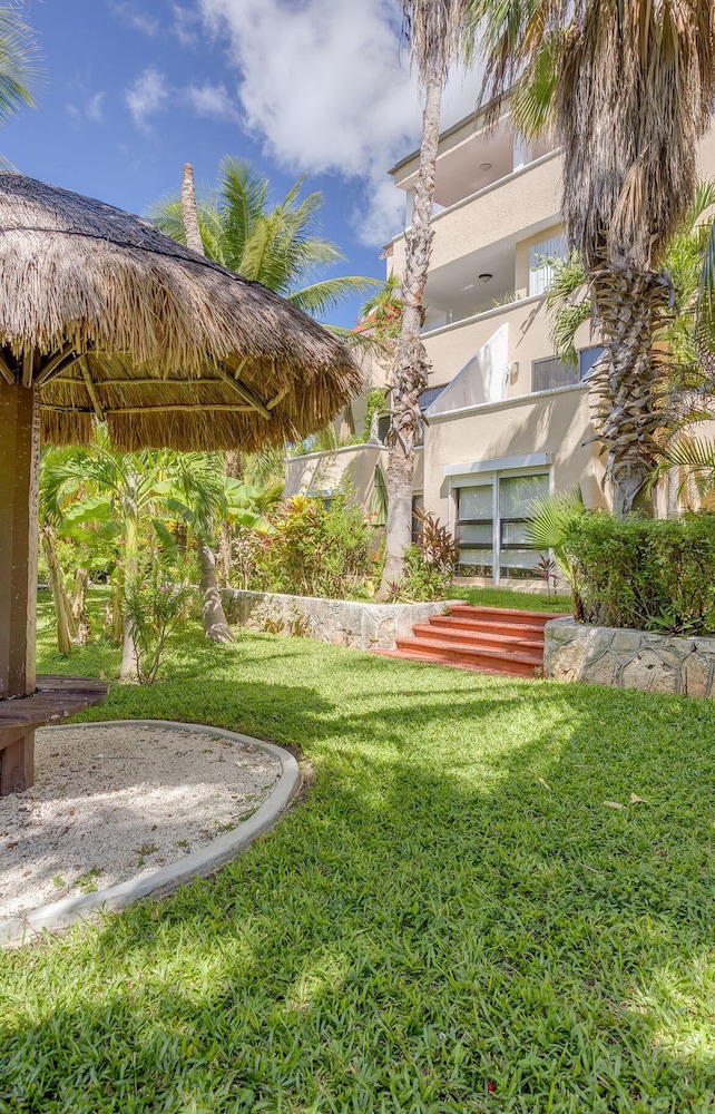 Deluxe Suites at Villas Tropical