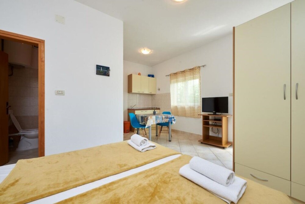 Mare - 30 m From Pebble Beach - SA1 view 5