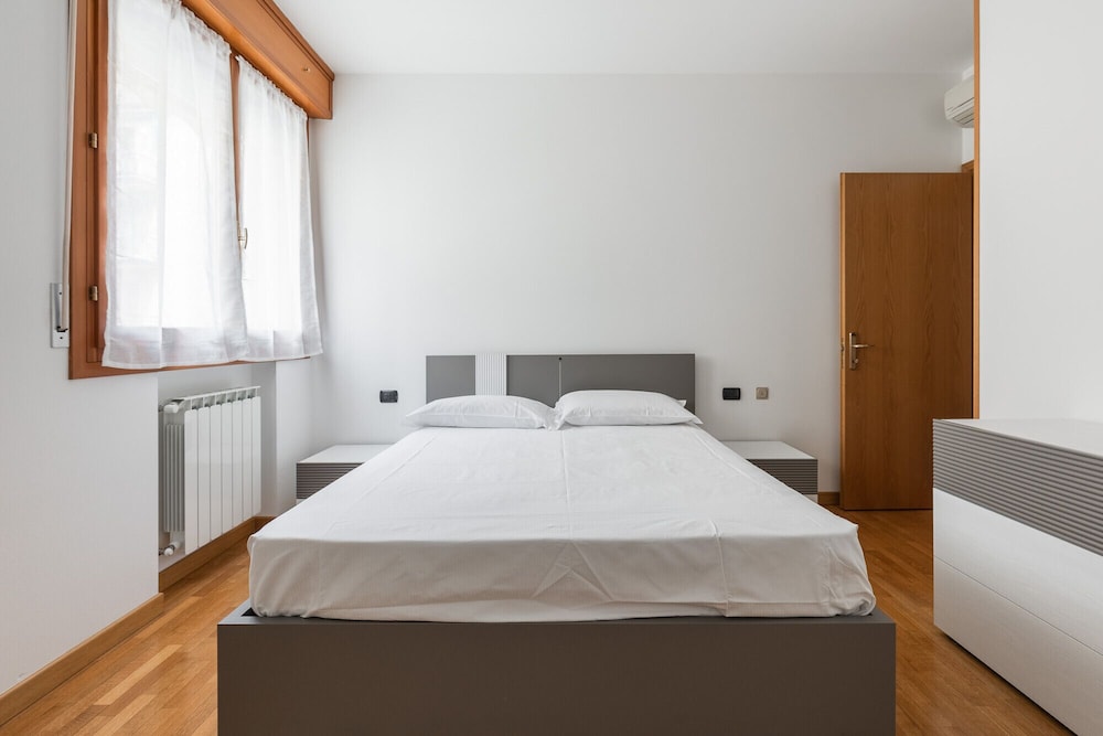 Bologna Modern Apartment by Wonderful Italy