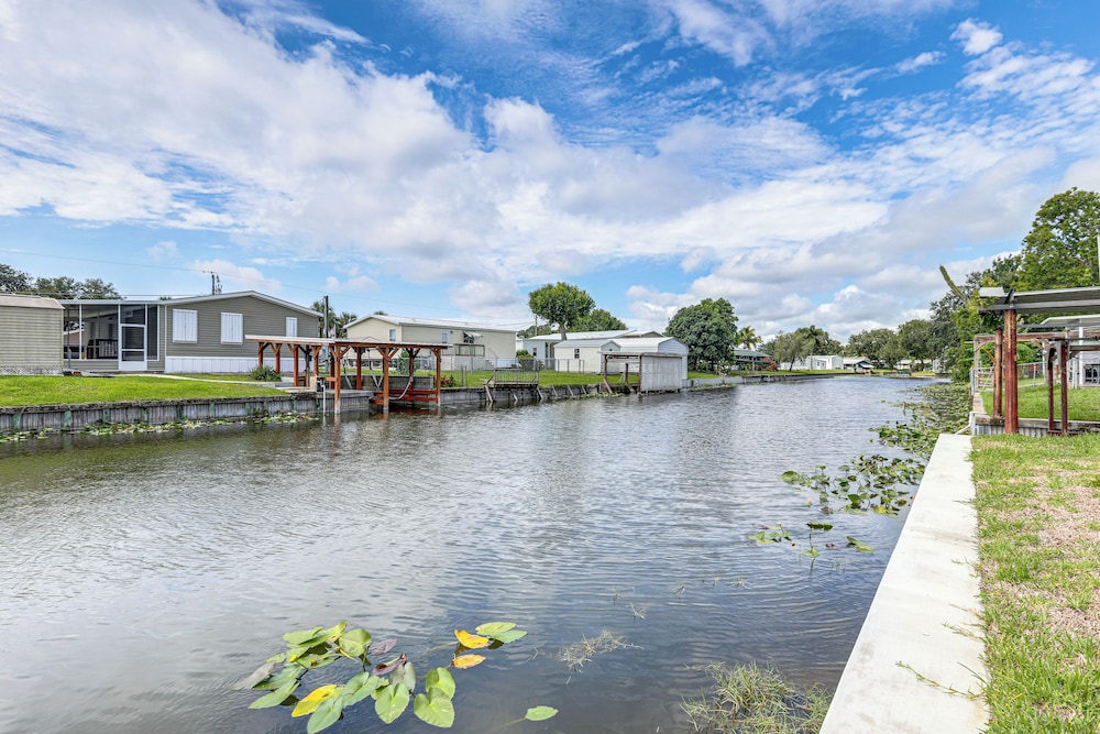 Boat, Fish & Unwind: Waterfront Okeechobee Oasis!