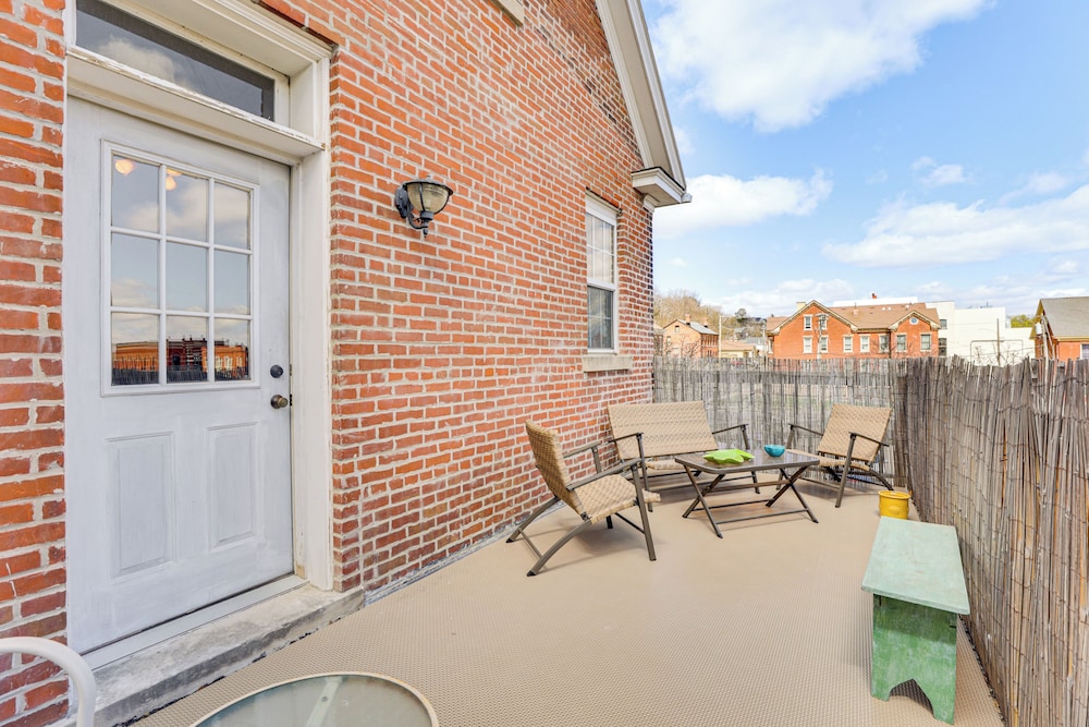 Walk Downtown: Inviting Historic Home in Dubuque!