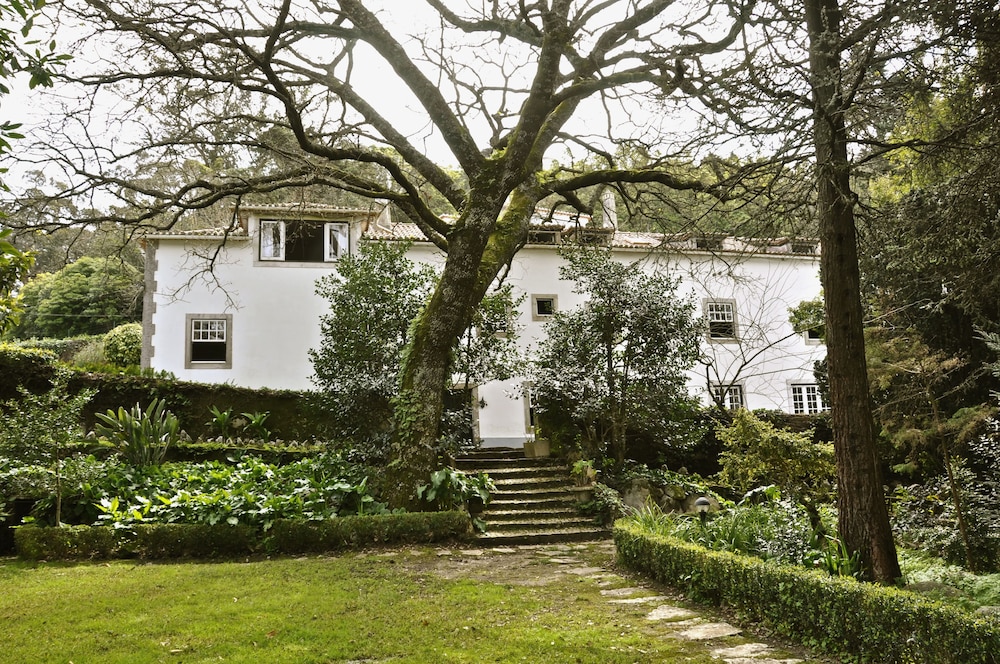 Hotel Almáa Sintra Hostel - Image 1