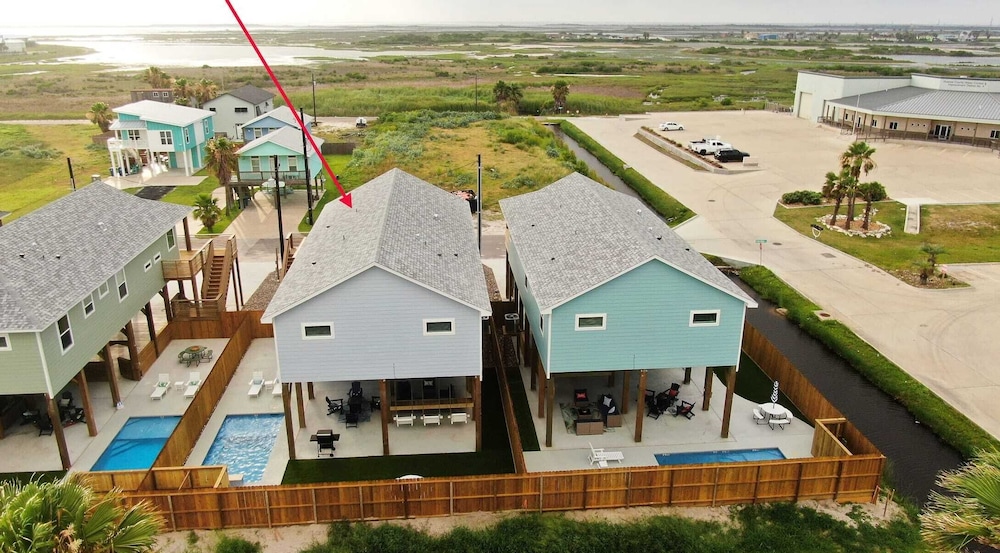Deja Blue Coastal Retreat w/ Pool, Firepit, BBQ & Outdoor TV Lounge