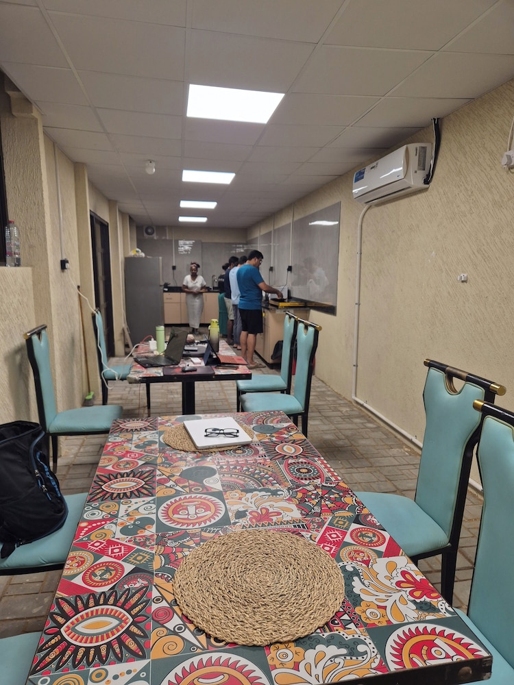 Bombay Backpackers DXB Airport